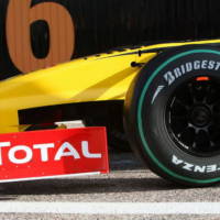 2010 Renault Formula 1 Car - R30