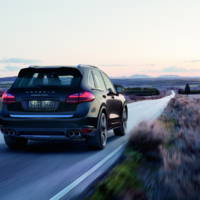 2011 Porsche Cayenne photos and details