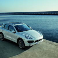 2011 Porsche Cayenne photos and details