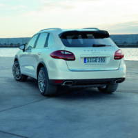 2011 Porsche Cayenne photos and details