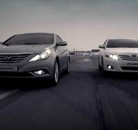 Video: Hyundai Sonata vs Toyota Camry