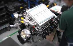 Video: Corvette Z06 and ZR1 LS9 engine building