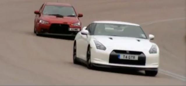 Nissan GTR vs Mitsubishi EVO FQ 400 video