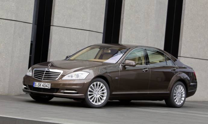 2011 Mercedes S 350 BlueEFFICIENCY and S 350 BlueTEC