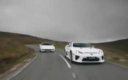 Video: Ferrari 599 HGTE vs Lexus LFA