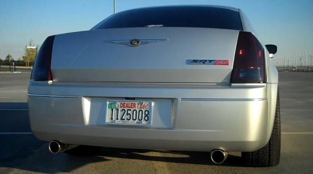 Video: Chrysler 300C with Viper V10 engine