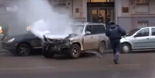 Video: Russian Motorists Beat Drunk Driver