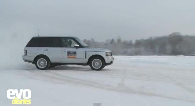 Range Rover Drifting on Snow