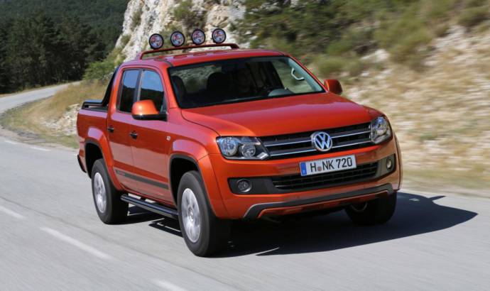 2013 Volkswagen Amarok Canyon: an orange pick-up for outdoor activities