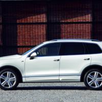 2014 Volkswagen Tiguan R-Line and Touareg R-Line, on stage at NAIAS