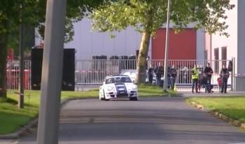 VIDEO: Porsche 911 RSR ends up in a river after hitting a concrete barrier