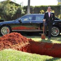 Brazilian millionaire buries his Bentley Flying Spur