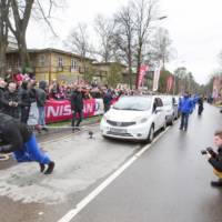 Strongest man in the world tows 12 Nissan Leaf