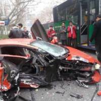 Lamborghini Aventador destroyed by a bus in China