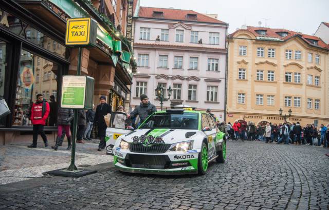 Rally-taxi with the winning Skoda Fabia R5