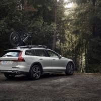 Volvo V60 Cross Country unveiled