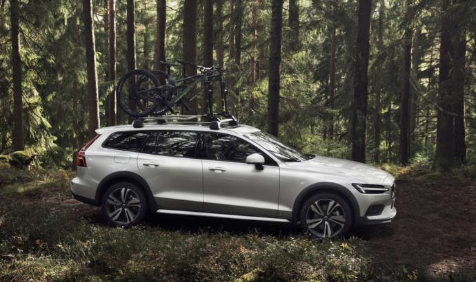 Volvo V60 Cross Country unveiled