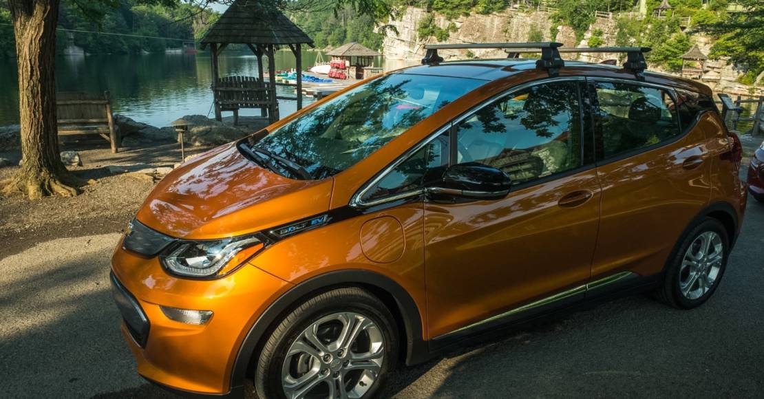 2017 Chevrolet Bolt EV Hatchback Specs, Review, and ...