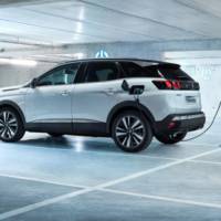 Peugeot 3008 PHEV has 300 HP and 36 miles of electric range