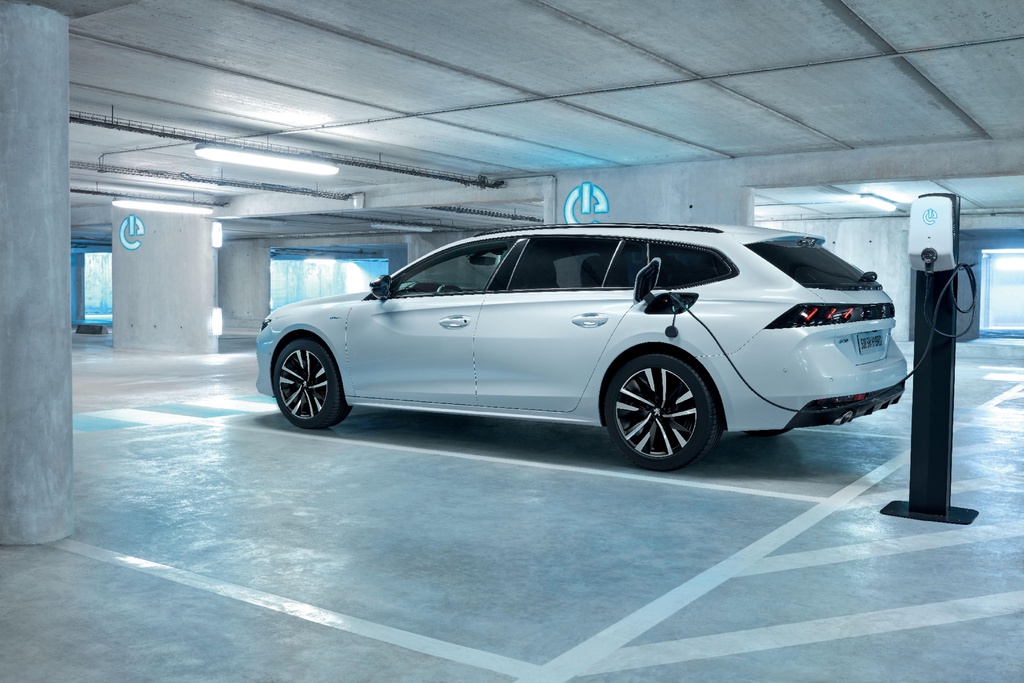 Peugeot 508 Hybrid And 508 Sw Hybrid Unveiled Carsession